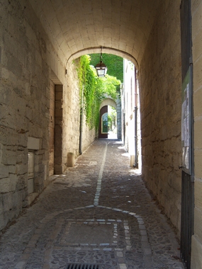 Uzes 01