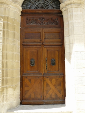 Uz&egrave;s 13
