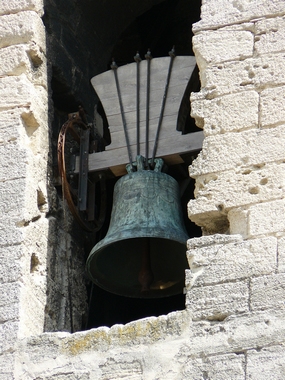 Uz&egrave;s 24