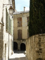 Uz&egrave;s 17