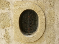 Uz&egrave;s 18