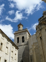 Uz&egrave;s 25